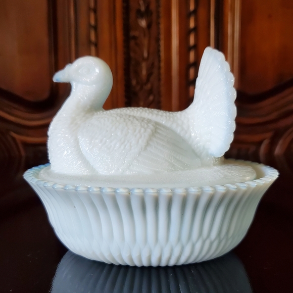 Vntg🦃 Boyd Art Glass 5 1/2" Turkey On Nest / Basket Bright White Milk Glass - Picture 12 of 14